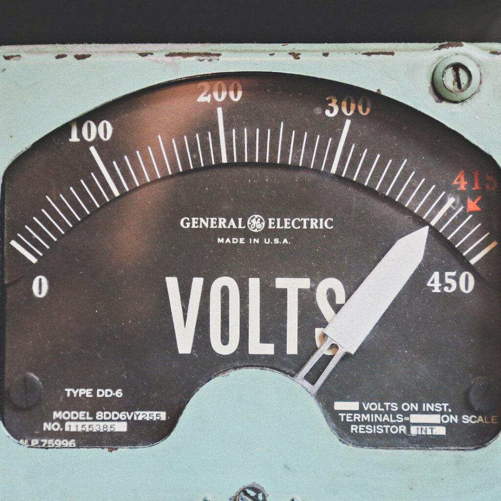 Old gray GE volt meter at 414—power factor correction